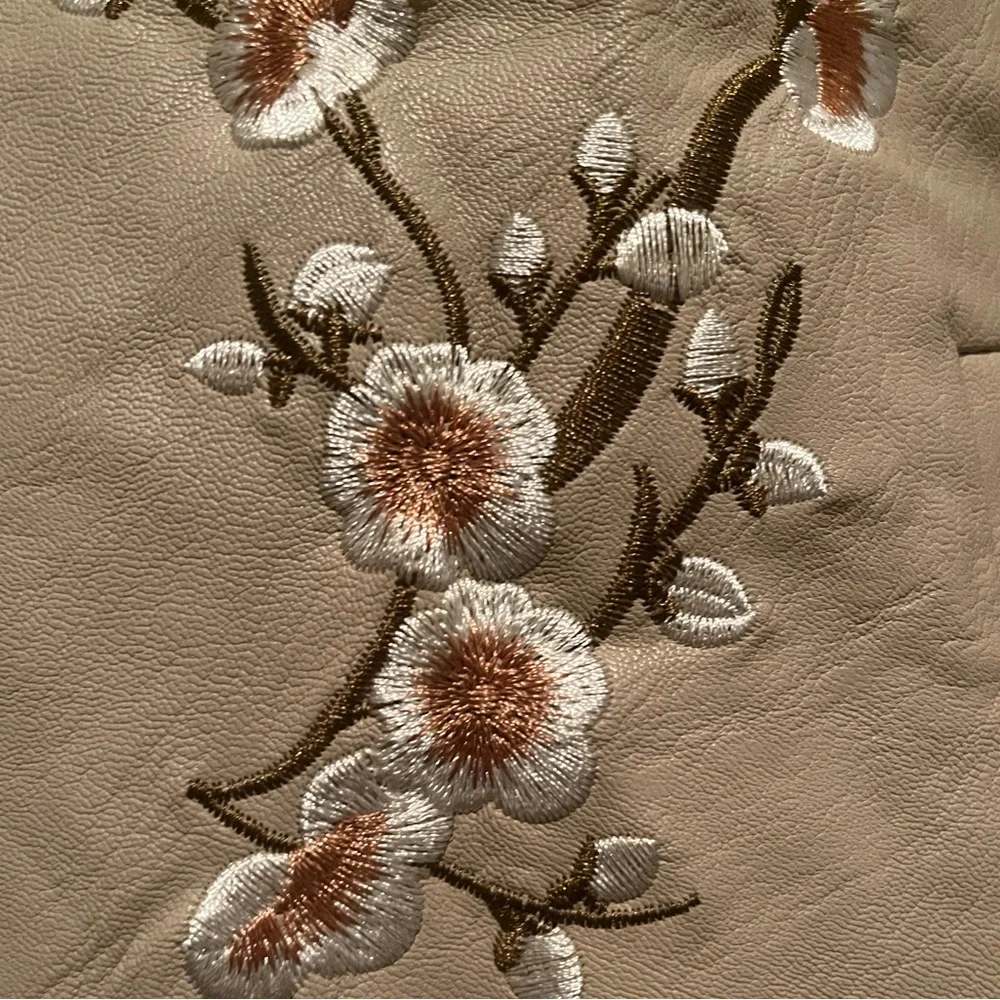Embroidered jacket - Picture 5 of 8
